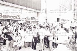 Caminhada da candidatura “Suplicy governador” (PT) e demais candidaturas petistas na Av. Paulista nas eleições de 1986 (São Paulo-SP, 03 nov. 1986). Crédito: Vera Jursys