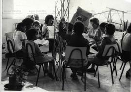 [Reunião no dia internacional das mulheres?] (Local desconhecido, mar. 1983). / Crédito: Autoria desconhecida.