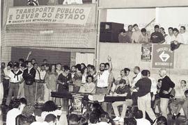 Assembleia do Sindicato dos Metroviários de São Paulo, pela greve (São Paulo-SP, 26 abr. 1995). Crédito: Vera Jursys