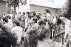 Assembleia dos metalúrgicos da Cofap pela jornada de 40 horas (Santo André-SP, 23 abr. 1985). Crédito: Vera Jursys