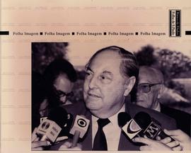 Entrevista do vice-presidente Aureliano Chaves à imprensa (Brasília-DF, 28 out. 1992). / Crédito: Roberto Jayme/Folha Imagem.