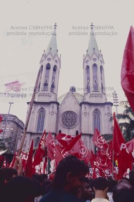 Ato da candidatura “Lula Presidente” (PT) na Av. Paulista, nas eleições de 1989 (São Paulo-SP, 1989). Crédito: Vera Jursys