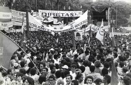 Comício pela Diretas realizado na Praça da Sé (São Paulo-SP, [1984?]). / Crédito: Roberto Parizotti