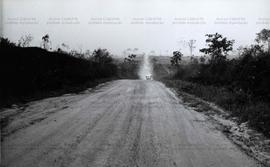 Vista da rodovia BR 317, entre Boca do Acre-AM e Rio Branco-AC (Local desconhecido, data desconhe...