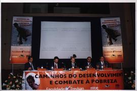 Seminário “Caminhos do desenvolvimento e Combate a Pobreza”, realizado na Faculdade Travisan (São Paulo-SP, 1999). / Crédito: Roberto Parizotti