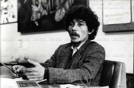 Retrato de Robson Moreira, presidente do Sindicato dos Jornalistas (Local desconhecido, mai. 1987). / Crédito: Hugo R. Scotte.
