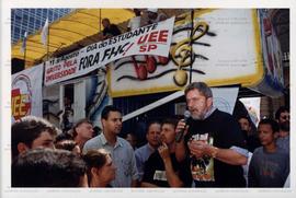 Ato pela Marcha do Cem Mil, Lançamento da Camiseta da Marcha (São Paulo-SP, 11 ago. 1999). / Créd...