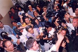 Lula, candidato à presidência pelo PT, no dia da votação em primeiro turno nas eleições de 1998 (São Bernardo do Campo-SP, 17 out. 1998). / Crédito: Autoria desconhecida