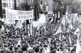 Comício da candidatura “Lula presidente” (PT), na Praça da Sé, nas eleições de 1989 (São Paulo-SP, 1989). Crédito: Vera Jursys