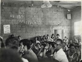 Reunião pela legalização de loteamentos clandestinos na periferia de São Paulo ([São Paulo-SP], 1 mai. [1977?]).  / Crédito: Neils Andreas.