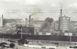 [Complexo industrial em Volta Redona?] ([Volta Redonda-RJ?], 1989). Crédito: Vera Jursys