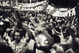 Ato contra a regulamentação do Colégio Eleitoral (São Paulo-SP, 1982). Crédito: Vera Jursys