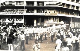 Passeata dos trabalhadores da construção civil (Belo Horizonte-MG, 31 jul. 1979). / Crédito: Auto...