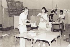 Apuração das eleições para o Sindicato dos Metalúrgicos (Santo André-SP, 09 mar. 1983). Crédito: ...
