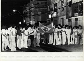 Repressão policial contra reunião do Diretório Regional do MDB, no bairro Campo Grande (Salvador-BA, 13 mai. 1978). / Crédito: Luciano Andrade.