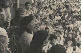 Ato público pelas comemorações do 1º de Maio no Paço Municipal (São Bernardo do Campo-SP, 1 mai. 1981). / Crédito: Eduardo Cota.