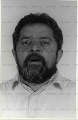Retrato de Lula em evento não identificado (Local desconhecido, Data desconhecida). / Crédito: Roberto Parizotti.