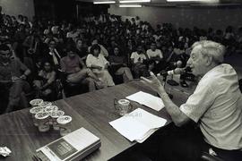 Palestra do historiador Hobsbawn organizado pelos estudantes, na PUC-SP (São Paulo-SP, 08 jun. 19...