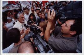 Visita de José Genoino (PT) ao Mercado Municipal de São Paulo nas eleições de 2002 (São Paulo-SP,...