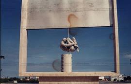 Monumento contra a tortura (Recife-PE, 1993). / Crédito: Clóvis Campêlo.