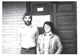 Retrato de João Machado, presidente do Sindicato dos Metalúrgicos de Novo Hamburgo, e Paulo Raubter, candidato a vereador (Novo Hamburgo-RS, [1980?]). / Crédito: Autoria desconhecida.