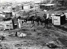 Desocupação de terreno na Vila Socialista (Diadema-SP, 12 dez. 1990). / Crédito: Januário F. da Silva/Tribuna Metalúrgica