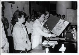 Homenagem e Titulação de Cidadã Paulistana de Diolinda Alves de Souza realizada na Câmara Municipal (São Paulo-SP, [17 abr. 1997]). / Crédito: Autoria desconhecida