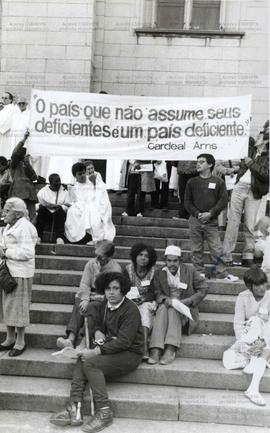 Missa de Corpus Christi realizada na Praça da Sé (São Paulo-SP, 6 jun. 1988). / Crédito: Douglas Mansur/Fundação Metropolitana Paulista jornal “O São Paulo