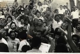 Comemoração da vitória da Chapa 1 dos bancários após apuração (São Paulo-SP, 1982). / Crédito: Ve...