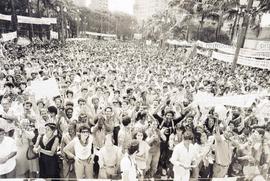Ato do 1º de Maio, Dia do Trabalhador, na Praça da Sé (São Paulo-SP, 01 mai. 1987). Crédito: Vera Jursys