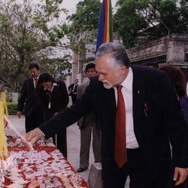 Viagem da Delegação do PT Nacional à China, atendendo ao convite do Partido Comunista Chinês (Pequim, Shanghai e Xian-China, 21 a 29 abr. 2004). / Crédito: Autoria desconhecida