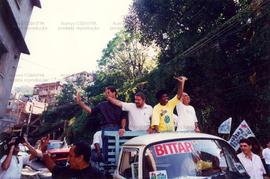 Carreata da candidatura “Lula Presidente” (PT) em região de favela nas eleições de 1994 (Rio de Janeiro-RJ, 1994). / Crédito: Autoria desconhecida