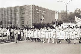 Greve dos servidores públicos (São Paulo-SP, [1982?]). Crédito: Vera Jursys