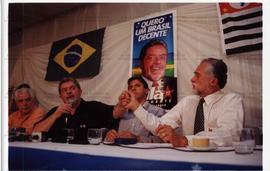 Atividade das candidaturas “Lula Presidente” e “Genoino Governador” (PT) com Prefeitos do PT nas eleições de 2002 ([São Paulo-SP], 2002) / Crédito: Cesar Hideiti Ogata