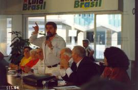 Encontro de Lula com Aposentados, promovido pela candidatura “Lula Presidente” (PT) nas eleições de 1994 (São Paulo-SP, 01 set. 1994). / Crédito: Autoria desconhecida