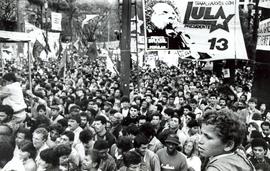 Comício da candidatura “Lula Presidente” (PT) na praça da Sé nas eleições de 1989 (São Paulo-SP, ...
