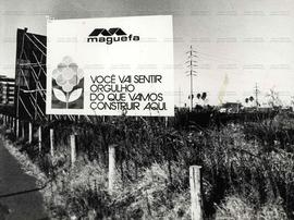 Grupo de empreendimento imobiliário Maguefa adquire terreno da prefeitura em negócio contestado pela oposição (Porto Alegre-RS, fev. 1979). / Crédito: Beto Mattoso.