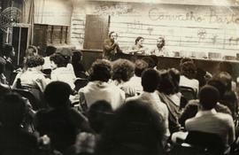Assembleia da categoria para organização da Campanha Salarial Unitária Nacional (Local desconhecido, 8 jun. 1982). / Crédito: Vera Lúcia.