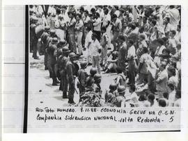 Greve dos trabalhadores metalúrgicos da Companhia Siderúrgica Nacional (CSN) (Volta Redonda-RJ, 9 nov. 1988). / Crédito: Homero