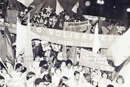 Ato em apoio ao sindicato Solidariedade (Polônia) na Praça Ramos, organizado pelo PT (São Paulo-SP, 1982). Crédito: Vera Jursys