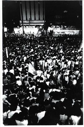 Festa da vitória da candidatura Luiza Erundina Prefeita (PT) , na Av. Paulista, ao final das eleições de 1988 (São Paulo-SP, 11 nov. 1988). / Crédito: Anselmo Piccardi