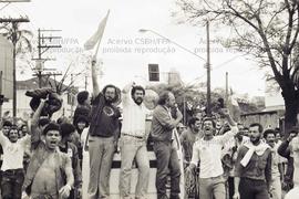 Passeata na zona sul pela Greve Geral e campanha salarial unificada (São Paulo-SP, 1985). Crédito: Vera Jursys