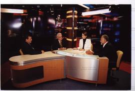 Entrevista concedida por Genoino (PT) a programa de televisão da Rede Bandeirantes nas eleições de 2002 ([São Paulo-SP], 2002) / Crédito: Cesar Hideiti Ogata