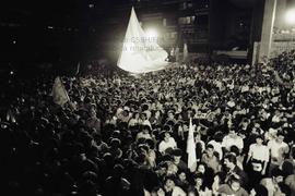 Festa da vitória realizada pelo PT na Av. Paulista nas eleições de 1988 (São Paulo-SP, 1988). Cré...