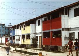Programa de Urbanização e Habitação da Prefeitura de Santos (SP) na gestão do PT (Santos-SP, Data desconhecida). / Crédito: Autoria desconhecida