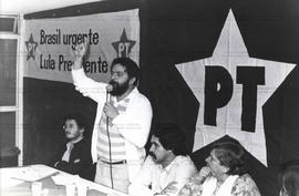 Evento não identificado [atividade da candidatura “Lula Presidente” nas eleições de 1989] (Local desconhecido, [1989?]). / Crédito: Roberto Parizotti.