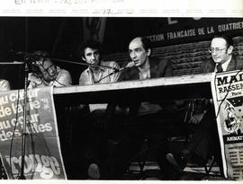 Festa Debate promovida pela Liga Comunista Revolucionária (4a. Internacional) e seu jornal diário, Rouge (França, [1978?]). / Crédito: Peyrepertuse/Rouge.