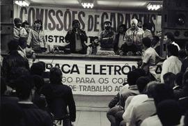 Assembleia do Sindicato dos Condutores de Veículos Rodoviários de São Paulo contra a implementação da catraca eletrônica pela CMTC (São Paulo-SP, 12 jul. 1990). Crédito: Vera Jursys