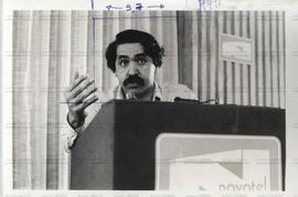 Olívio Dutra discursa no púlpito do plenário – Encontro Nacional de Dirigentes Sindicais, [realiz...
