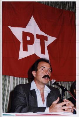 Retrato de Aloizio Mercadante em evento não identificado ([São Paulo-SP?], Data desconhecida). / Crédito: Roberto Parizotti